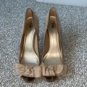 Fioni tan suede heels peep toe